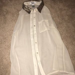 Women’s sleeveless collared blouse